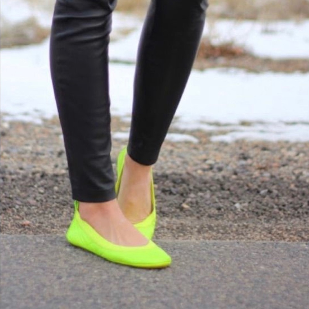 Yosi Samara Neon Green Folding Flats NIB size 9